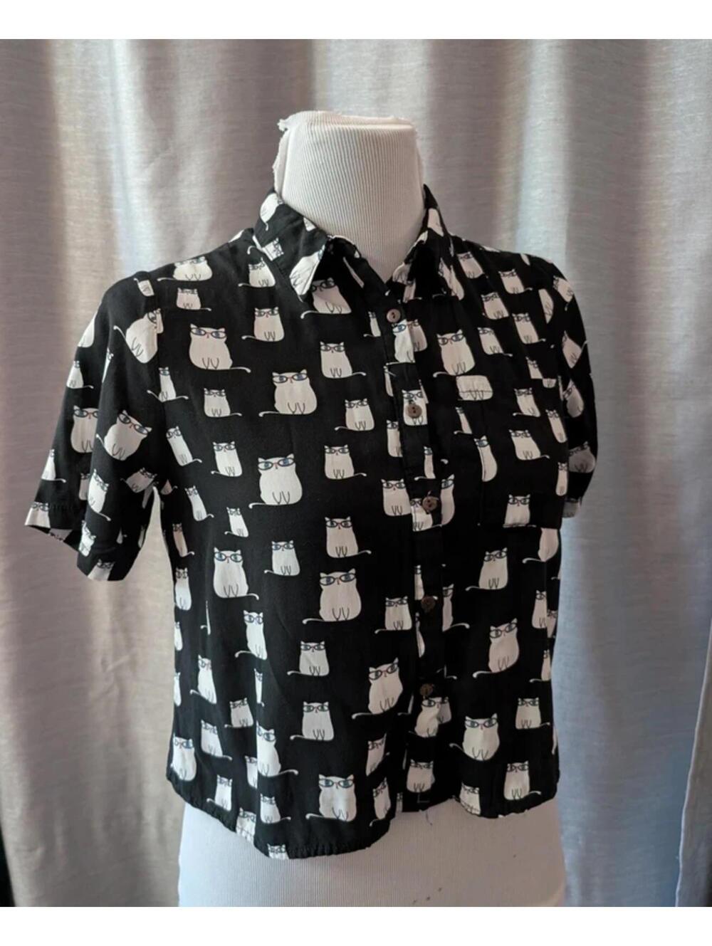 SOLD Black White Kitty Cat Print Shirt S